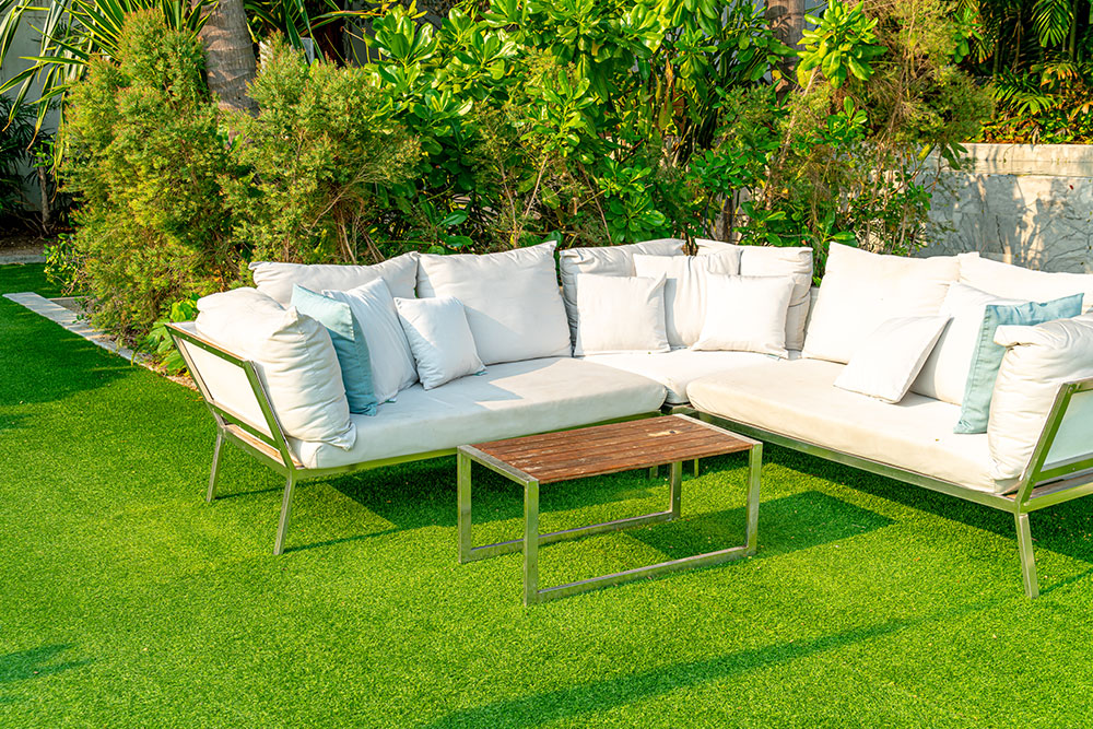 best-ways-to-clean-your-outdoor-cushions_img